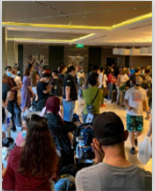 大批有<em>預(yù)定</em>的游客在新加坡五星級(jí)酒店排隊(duì)七個(gè)小時(shí)，卻仍沒(méi)空房可入住