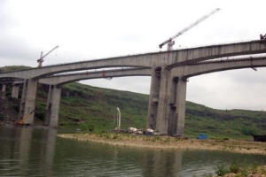 <em>梁</em>橋—<em>以</em>受彎為主的主<em>梁</em>作為承重構件的橋梁