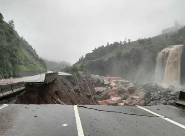 路基<em>水</em><em>毀</em>照片—路基防水排水的重要性