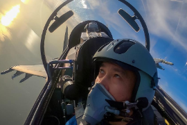 空中乘務(wù)專業(yè)《民航法律法規(guī)——從“空中拼刺刀”到“讓我們云端相見”，中國空軍從來無畏挑戰(zhàn)！》課程思政案例