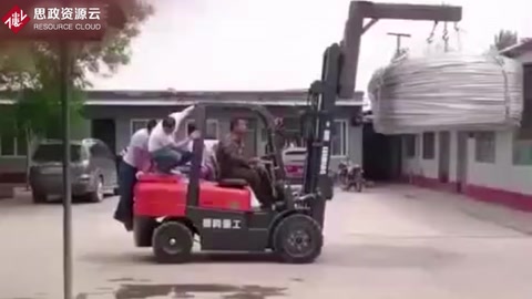 <em>叉車</em>事故、倉儲實訓室設備<em>使用</em><em>安全</em>守則