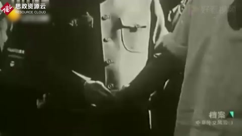 <em>周總理</em>出訪非洲各國，對服務員<em>的</em>態度令人敬服，盡顯大國風范