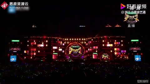 劉歡溫柔演唱《彎彎<em>的</em><em>月亮</em>》，唱<em>的</em>傷感深情，歌詞走心<em>好聽</em>！