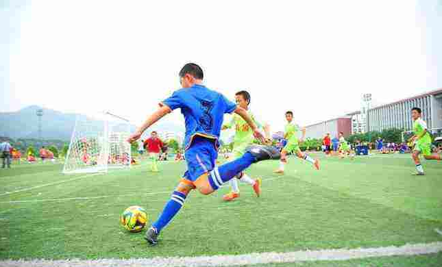 <em>運動</em><em>訓練</em>：《校園足球理論指導(dǎo)<em>與</em><em>實踐</em>--大連青訓教父》<em>課程</em><em>思</em><em>政</em>案例