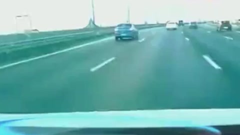 車輛跑偏導致的<em>交通事故</em>，令人害怕！