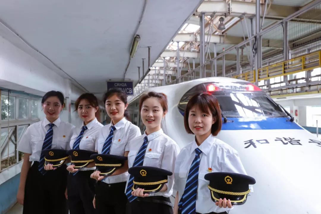 授課圖片—第一批女<em>火車</em><em>司機</em>駕駛三八號機車組，綻放巾幗力