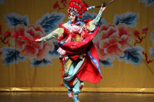 國家<em>大</em><em>劇院</em>話劇《風(fēng)雪夜歸人》戲中戲京劇《樊江關(guān)》趟馬