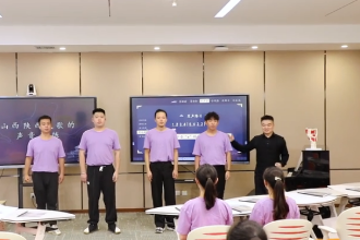 <em>微</em><em>課</em>：<em>音樂(lè)</em><em>表演</em><em>專(zhuān)業(yè)</em>《黃河流域民歌的演唱<em>訓(xùn)練</em>—陜西民歌＜黃河船夫曲＞的聲音<em>訓(xùn)練</em>》